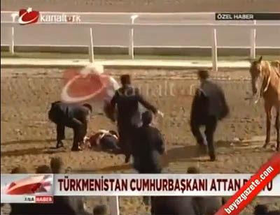 Türkmənistan prezidenti atdan yıxılıb 