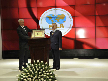 Vasif Talıbova qızıl medal verildi 