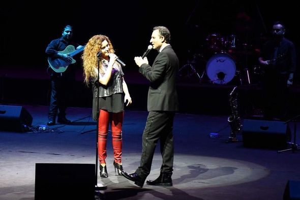 İnternetdə məşhurlaşan Çinarə Rafet El Romanla duet oxudu