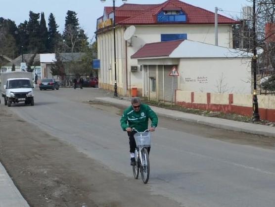 Toşak Lənkəranda velosiped sürdü